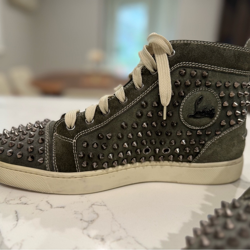 Christian Louboutin Gray suede & hint of deep green Sneakers studs & Cream Laces - Picture 2 of 10